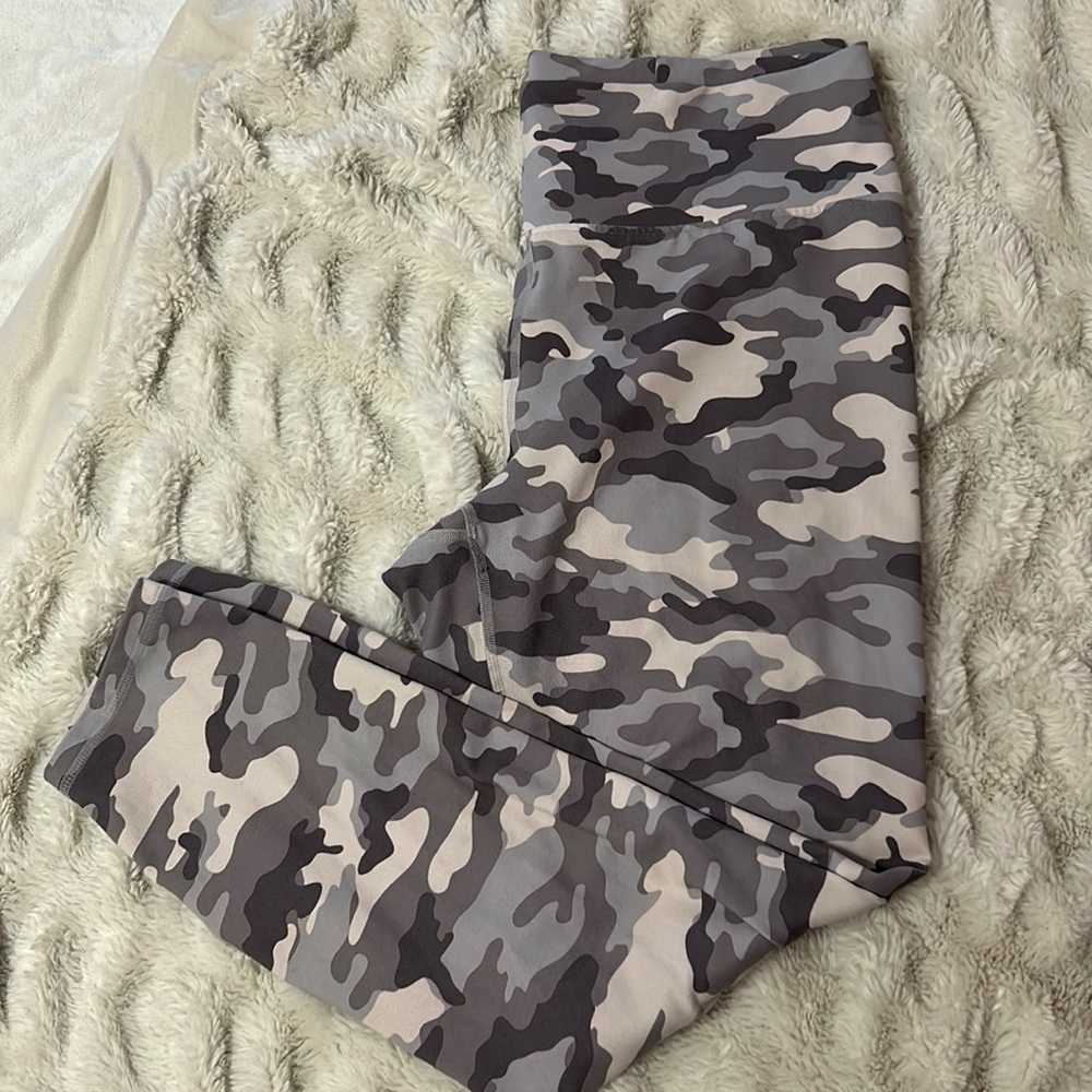 Pink Camo scrunchy butt workout leggings